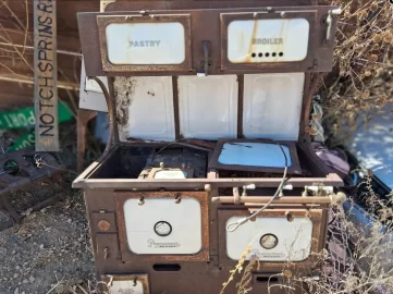 [Hearth.com] Thinking about buying this stove to restore. Any idea what year this might be?