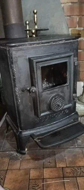 [Hearth.com] L.Lange stove should have a shelf?