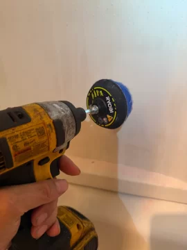 [Hearth.com] Taking the elbow grease out of cleaning a fiberglass tub.