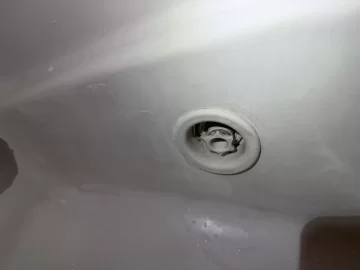 [Hearth.com] Taking the elbow grease out of cleaning a fiberglass tub.