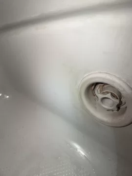 [Hearth.com] Taking the elbow grease out of cleaning a fiberglass tub.