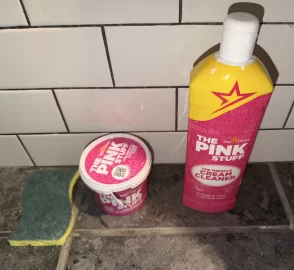 [Hearth.com] Taking the elbow grease out of cleaning a fiberglass tub.