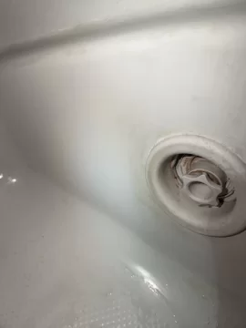 [Hearth.com] Taking the elbow grease out of cleaning a fiberglass tub.