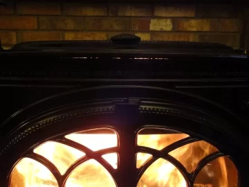 [Hearth.com] Light leaking Jotul - orange stripe below top plate