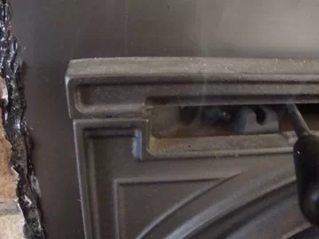 [Hearth.com] smoke ain't supposed to come out here?