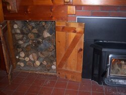Firewood wall pass-through (air lock)