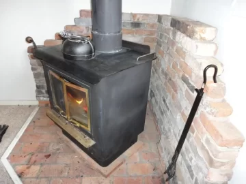 [Hearth.com] Need help identifying brand/model please - broken doors