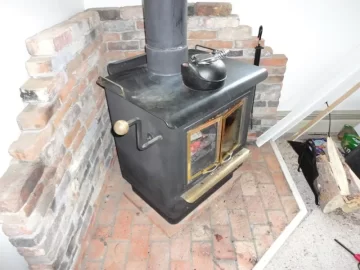 [Hearth.com] Need help identifying brand/model please - broken doors