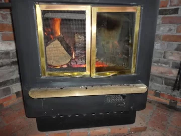 [Hearth.com] Need help identifying brand/model please - broken doors