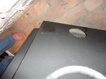 [Hearth.com] Need help identifying brand/model please - broken doors