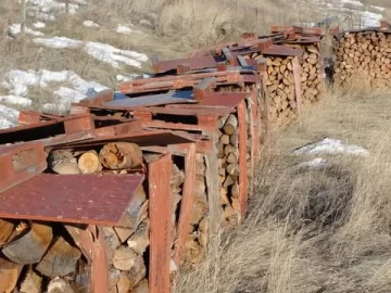 [Hearth.com] Processed a very large logging truck full of wood - last winter.