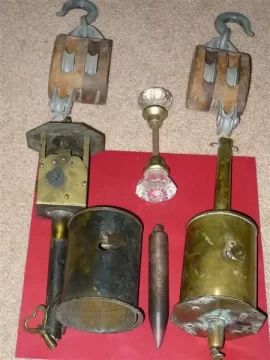 [Hearth.com] Found a Wind up movement that revolves a kettle.