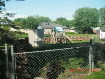 [Hearth.com] free locust tree + silver maple = 22 ton huskie log splitter "pics added"