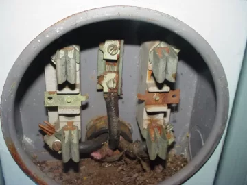 [Hearth.com] Strange smell in basement and Circuit Panel feels hot next to 100 Amp Main Circuit Breakers! We have