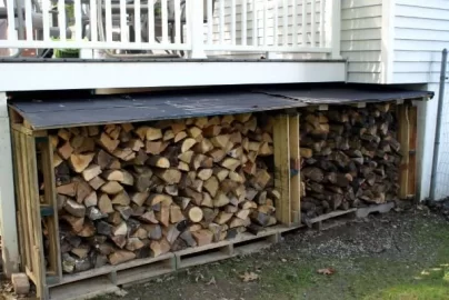 [Hearth.com] Pallet wood shed