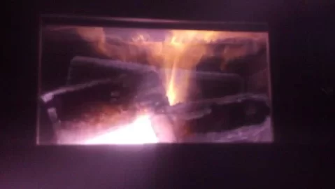 [Hearth.com] Is fire supposed to stop roaring when you lock the latch???