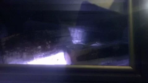 [Hearth.com] Is fire supposed to stop roaring when you lock the latch???