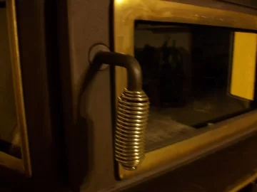 [Hearth.com] The door is tight when closing it.