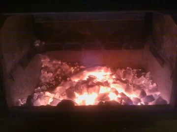 [Hearth.com] Coals Spread Out or Raked to the Front
