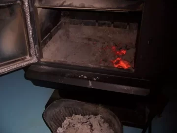 [Hearth.com] Empty ashes from a hot stove pics.