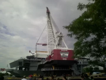 [Hearth.com] I saw a spaceship on my lunch break today!