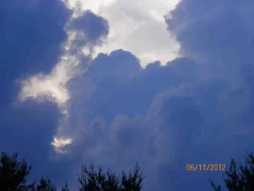 [Hearth.com] Pics of Some Clouds