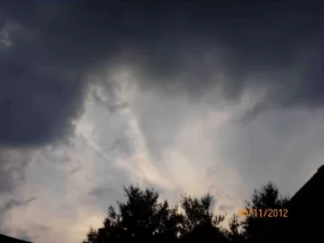 [Hearth.com] Pics of Some Clouds