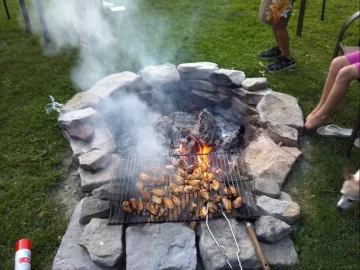 [Hearth.com] Hot wings on the firepit