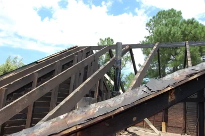 [Hearth.com] Construction of an old southern plantation house after lightning struck it.