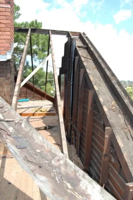 [Hearth.com] Construction of an old southern plantation house after lightning struck it.