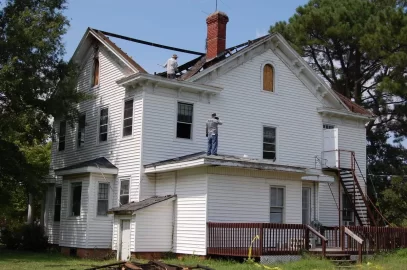 [Hearth.com] Construction of an old southern plantation house after lightning struck it.