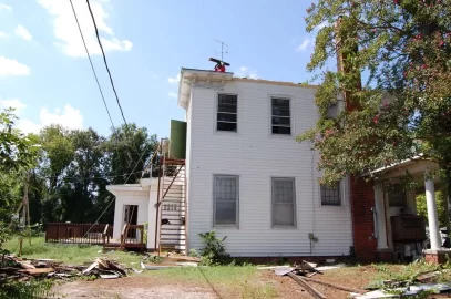 [Hearth.com] Construction of an old southern plantation house after lightning struck it.