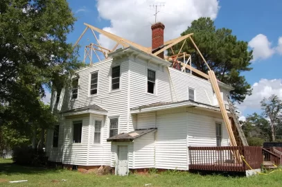 [Hearth.com] Construction of an old southern plantation house after lightning struck it.