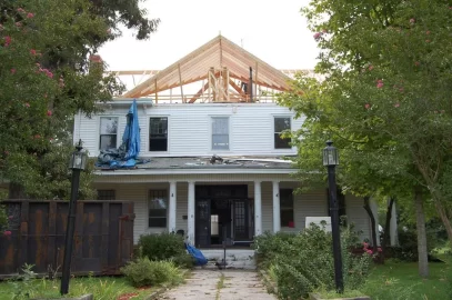 [Hearth.com] Construction of an old southern plantation house after lightning struck it.