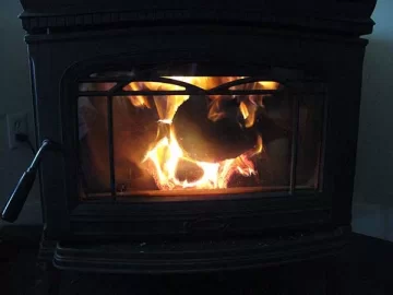 [Hearth.com] Starting a fire via the tunnel of love®