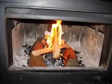 [Hearth.com] Starting a fire via the tunnel of love®