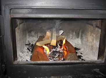 [Hearth.com] Starting a fire via the tunnel of love®