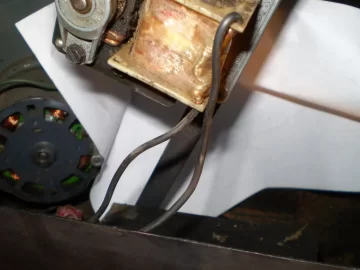 [Hearth.com] which way should the bar on the auger motor point. can auger roll backwards?...or only forwards?....