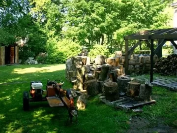 [Hearth.com] Woodpile, Before & After, rented splitter today...