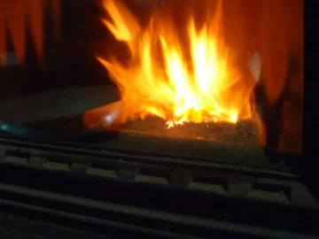 [Hearth.com] Harman P68, Dancing pellts in burnpot