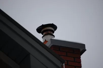 [Hearth.com] Chimney liner / cap connection - Is this correct?