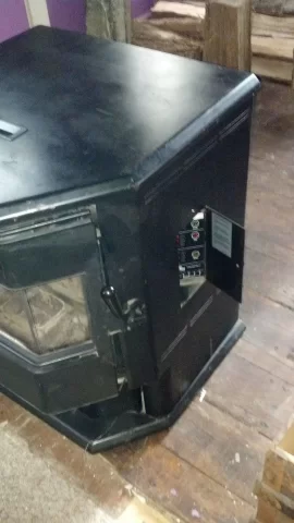 [Hearth.com] Recognize this stove make?