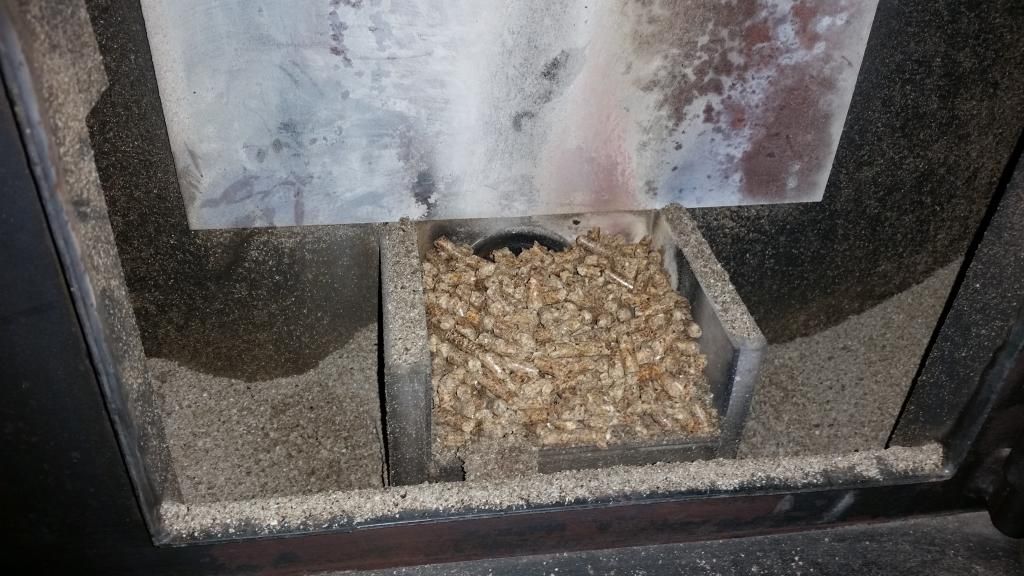 [Hearth.com] Pre-2k4 55-SHP10 pile of unburnt pellets