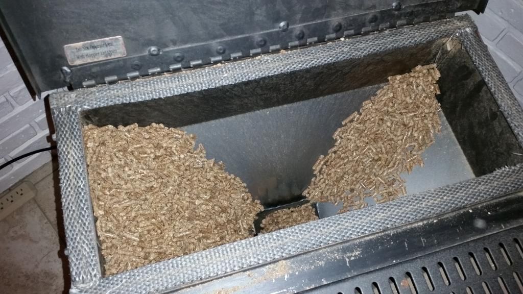 [Hearth.com] Pre-2k4 55-SHP10 pile of unburnt pellets