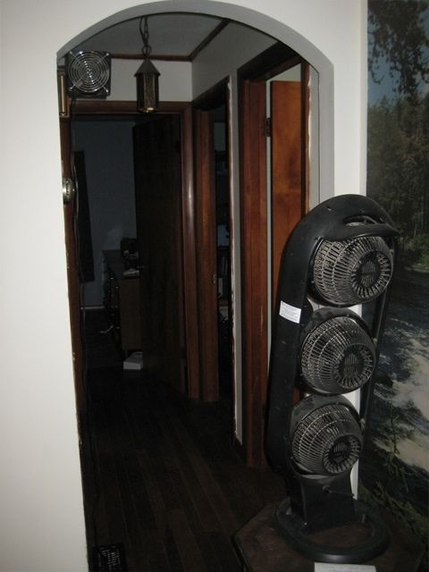 Hallway%20fans_zpsprkzhf2v.jpg