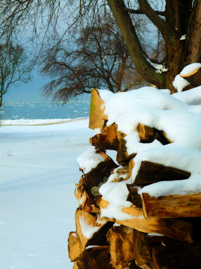 [Hearth.com] Snow on the Stacks and the lake