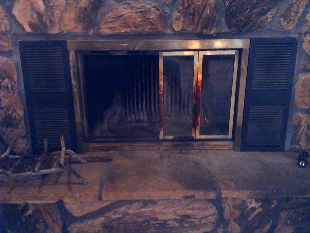 Help Identifying Fireplace