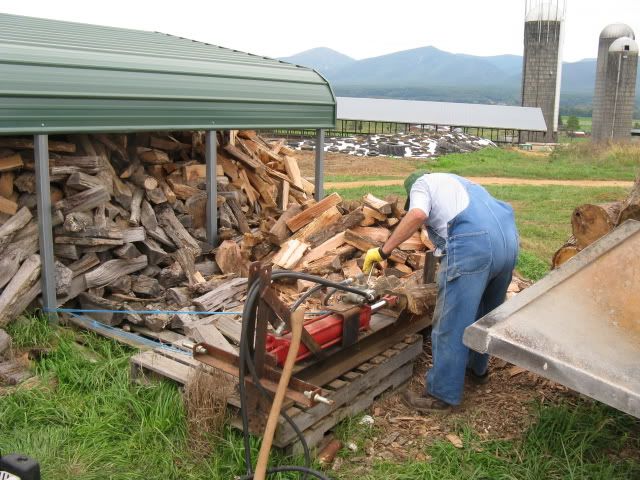 [Hearth.com] Dad's wood pile